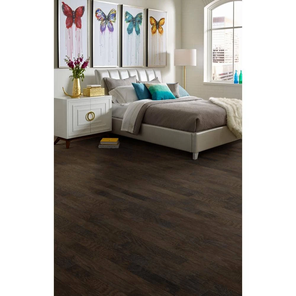 Western Hickory 5 in. W Winter Grey Engineered Hardwood Flooring (23.66 sq. ft./case) by Shaw 3 Western Hickory 5 in. W Winter Grey Engineered Hardwood Flooring (23.66 sq. ft./case) by Shaw - Image 3